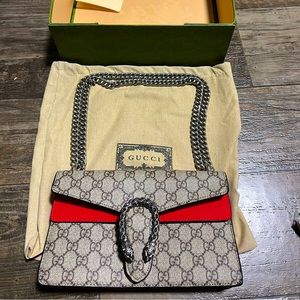 Women’s GG shoulder bag